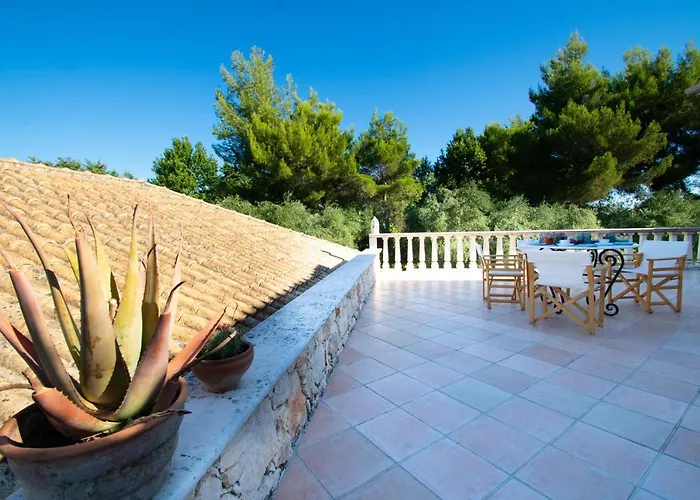 Doliva Estate Villa *
